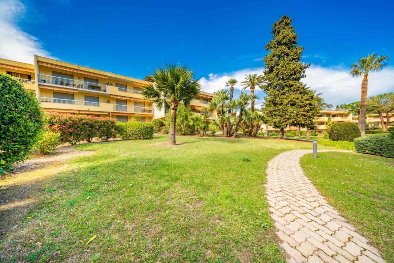 Spacious Apartment At A 5 Min Walk From The Beach Antibes Buitenkant foto
