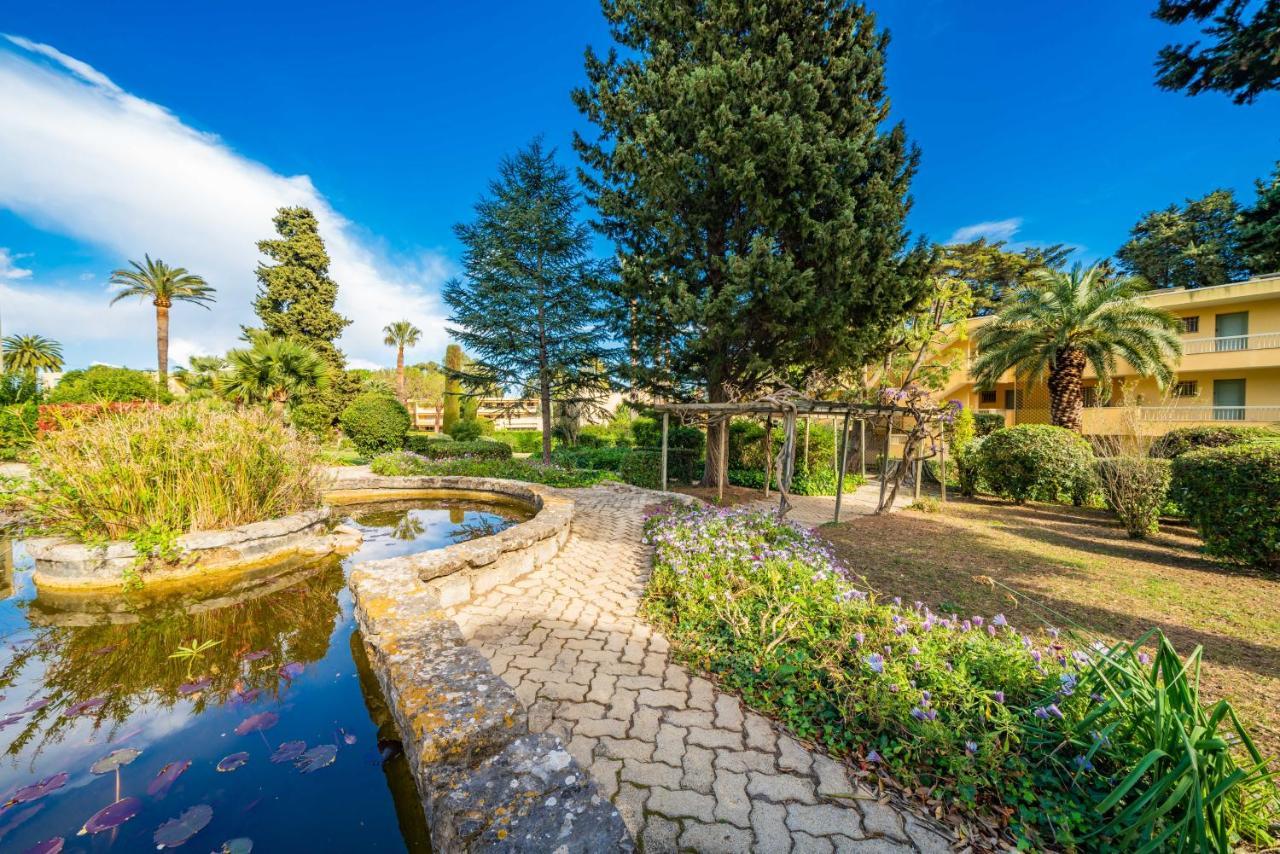 Spacious Apartment At A 5 Min Walk From The Beach Antibes Buitenkant foto
