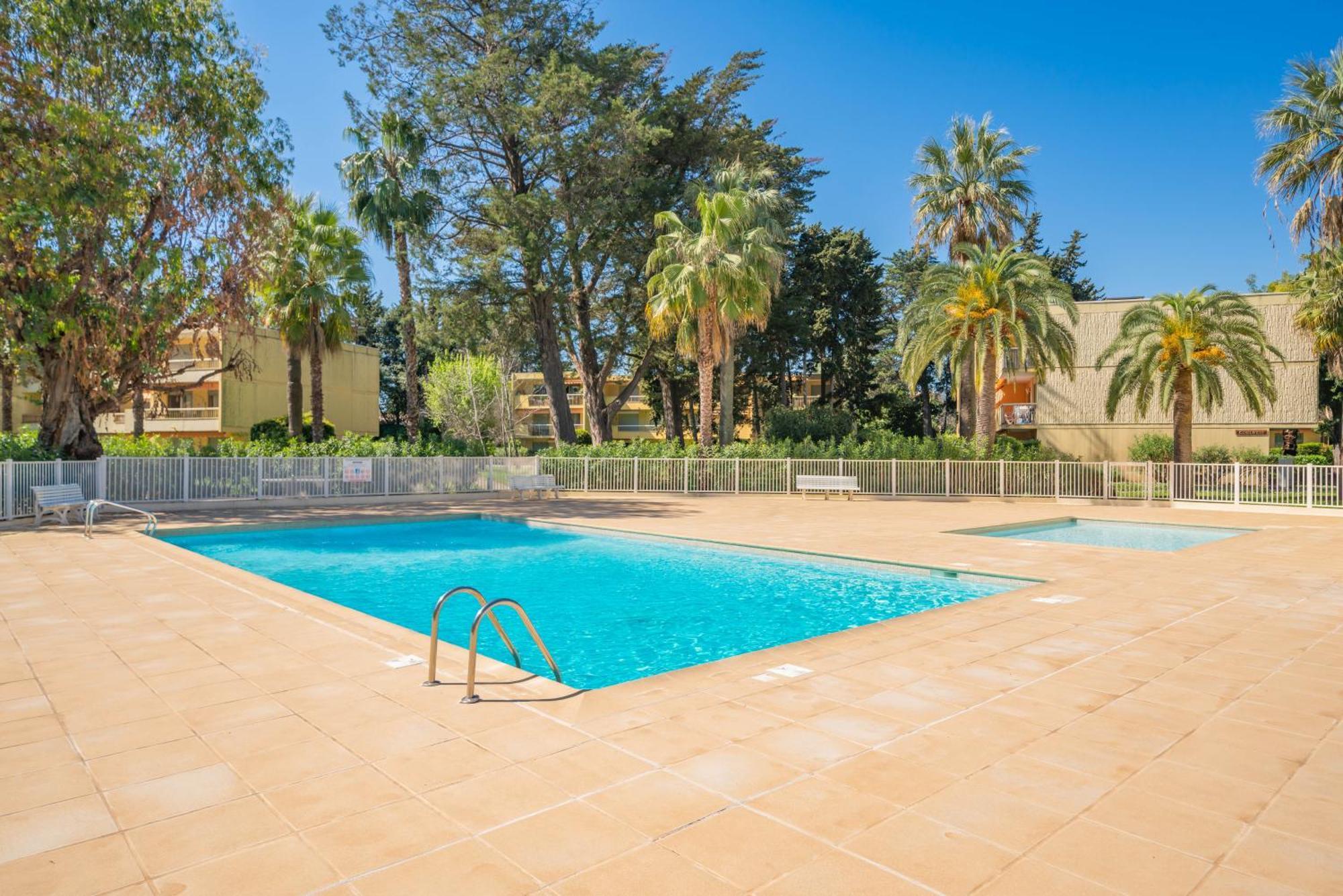 Spacious Apartment At A 5 Min Walk From The Beach Antibes Buitenkant foto
