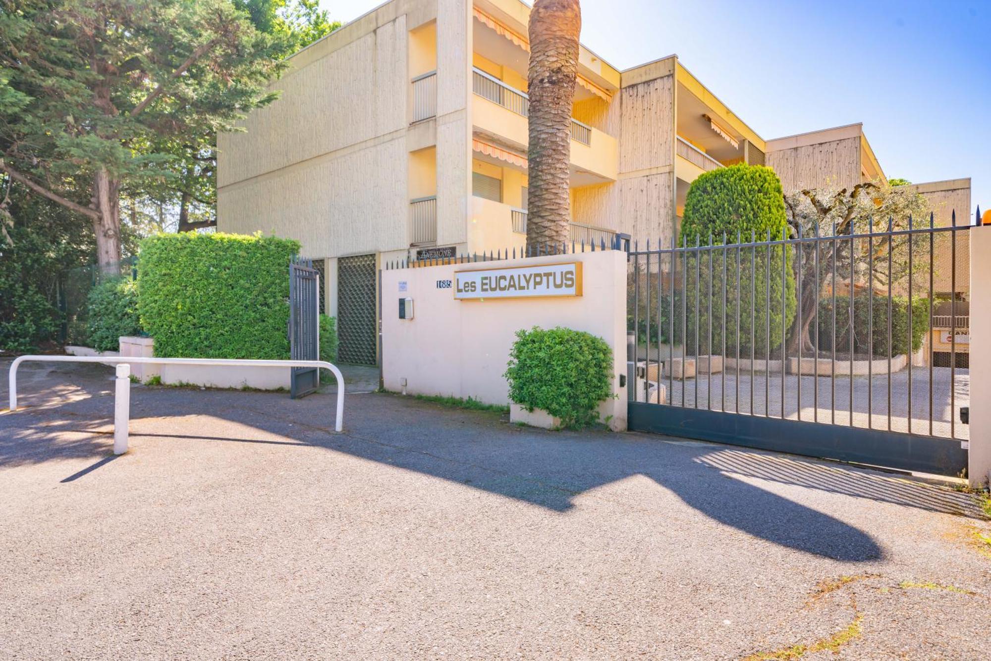 Spacious Apartment At A 5 Min Walk From The Beach Antibes Buitenkant foto